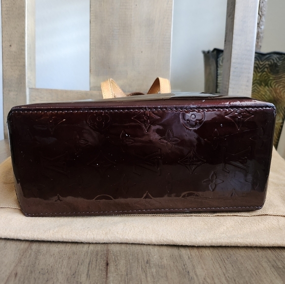 Louis Vuitton Reade PM Vernis Amarante - Picture 5 of 14